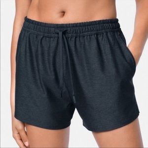 Outdoor Voices Sunday 3” shorts L